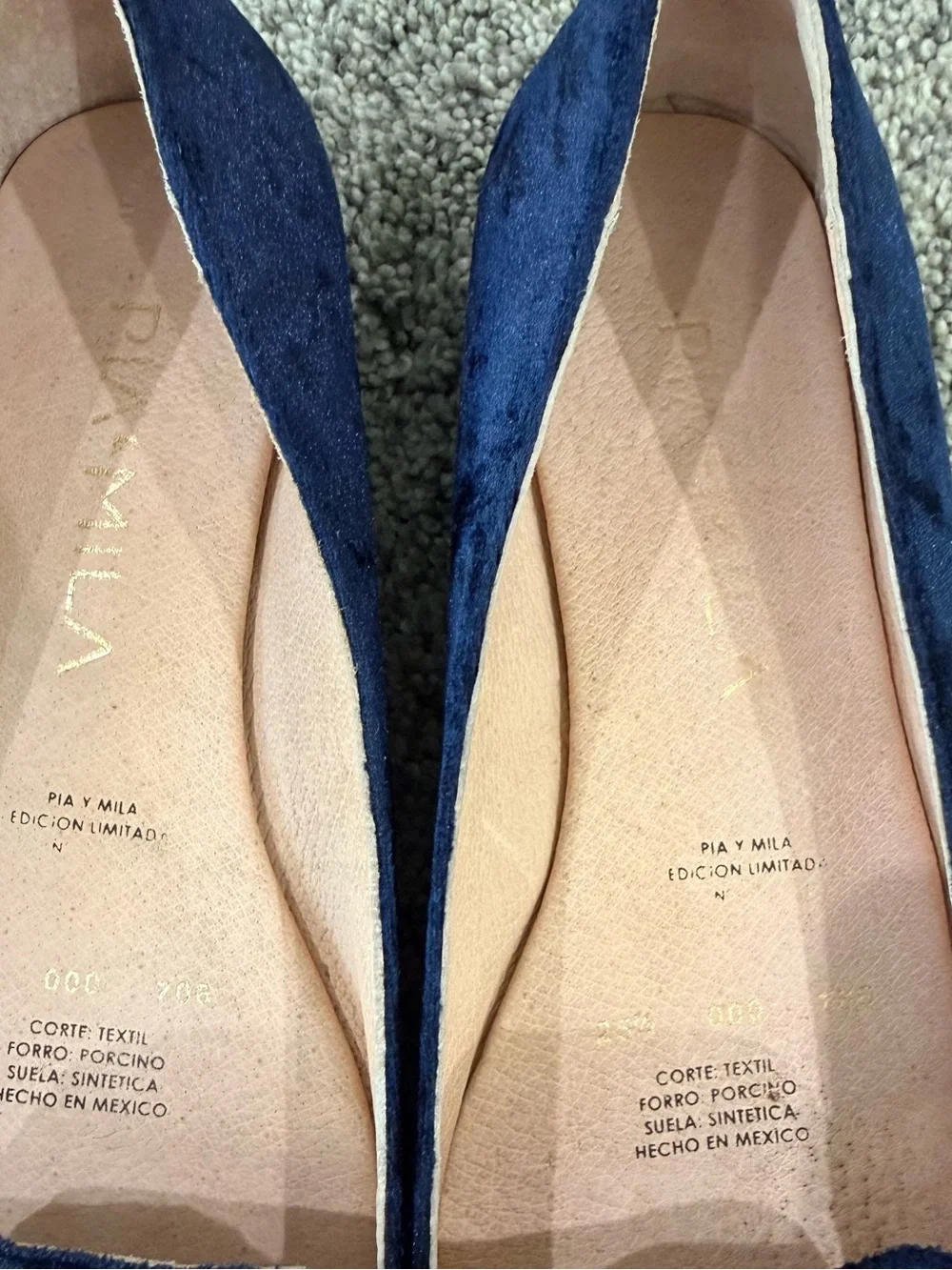 Pia Y Mila Blue Velvet Bee Embroidery Ballet Flats Whimsical Women’s 25.5 US 8.5